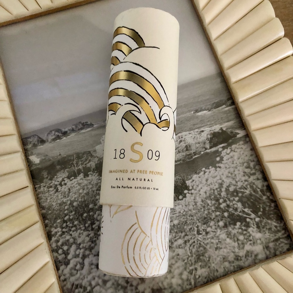 Brand new SURF All Natural Fragrance from Free People - Clean Beauty